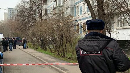 Женщина выбросилась из многоэтажки с двумя детьми в Москве