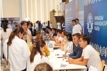 Түркістандағы колледж түлектеріне арналған еңбек жәрмеңкесі