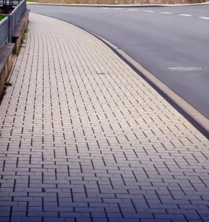 ЖОСПАР 2025: ЕҢБЕКШІ АУДАНЫНДА 13 ШАҚЫРЫМ АЯҚ ЖОЛ САЛЫНАДЫ