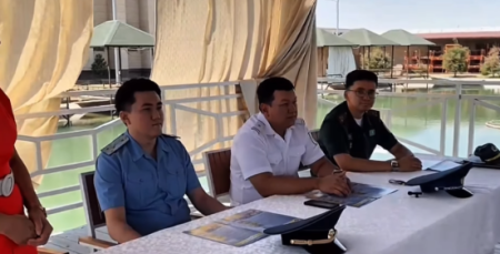 Полицейские Шымкента напомнили детям о правилах безопасности в летних лагерях