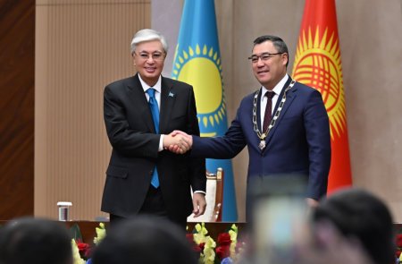 Мемлекет басшысы Қырғыз Республикасының Президенті Садыр Жапаровты «Алтын Қыран» орденімен марапаттады