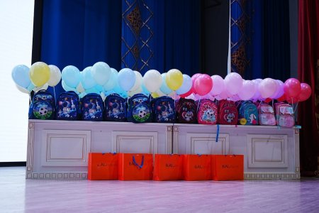 ШЫМКЕНТТЕ 70-ТЕН АСА ОҚУШЫҒА МЕКТЕП ҚҰРАЛ-ЖАБДЫҚТАРЫ ТАБЫСТАЛДЫ