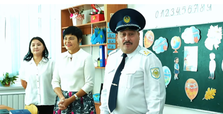 Шымкенттік оқушыларға тәртіп пен қауіпсіздік жайлы тәрбие сағаты өткізілді