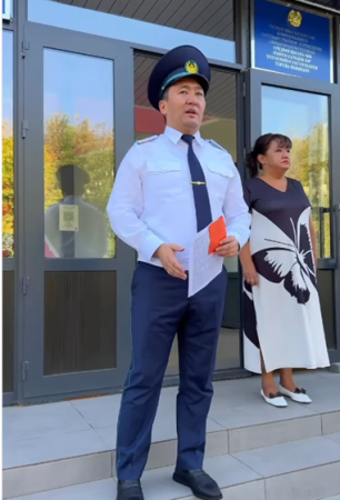 Еңбекші аудандық полиция басқармасы оқушыларды жаңа оқу жылымен құттықтап, қауіпсіздікке шақырды