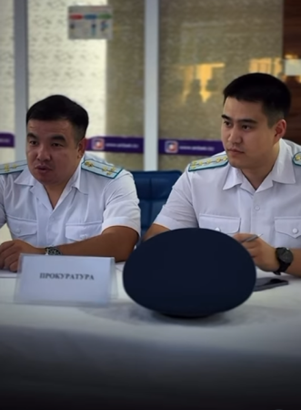 «Заң мен Тәртіп» қағидаты аясындағы ашық кездесу: Қаратау ауданы прокуратурасы тұрғындармен жүздесті