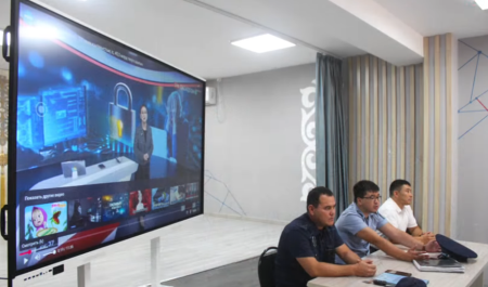 №137 мектепте кездесу: ерте жүктіліктің, зиянды әдеттердің, құмар ойындардың, алаяқтық пен кибербуллингтің алдын алу