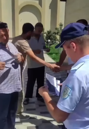 В Шымкенте сотрудники Управления полиции Енбекшинского района усилили профилактику интернет-мошенничества в рамках акции «Учаске»