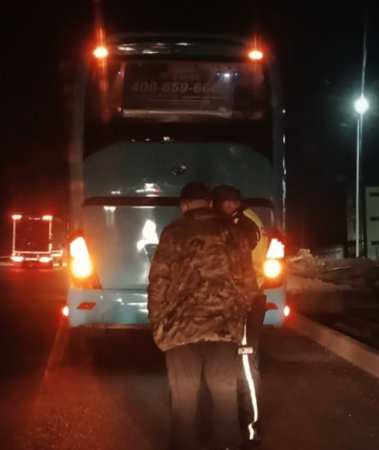 Сотрудники патрульной полиции Шымкента выявили правонарушения при проверке автобусов