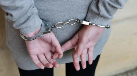 Шымкентте судьяның бұрынғы қызметкері «закладка»-мен ұсталған: құқық бұзушылық фактілері анықталды