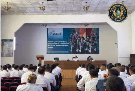 Срочное совещание в Турaнском районном управлении полиции Шымкента по вопросам профилактики коррупции и перекрытия дорог