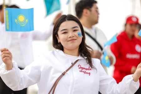 ШЫМКЕНТТЕ РЕСПУБЛИКА КҮНІНЕ ОРАЙ МЕМЛЕКЕТТІК ТУ САЛТАНАТТЫ ТҮРДЕ КӨТЕРІЛДІ