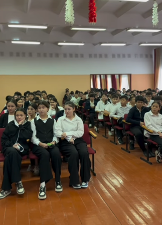 ЕҢБЕКШІ АУДАНЫНДА КӘМЕЛЕТКЕ ТОЛМАҒАНДАР АРАСЫНДА ҚҰҚЫҚ БҰЗУШЫЛЫҚТЫ АЛДЫН-АЛУ МАҚСАТЫНДА КЕЗДЕСУЛЕР №40 ЖӘНЕ №43 МЕКТЕПТЕРІНДЕ ӨТКІЗІЛДІ