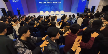 В Шымкенте городском молодежном ресурсном центре сотрудники правоохранительных органов провели профилактическую встречу со студентами