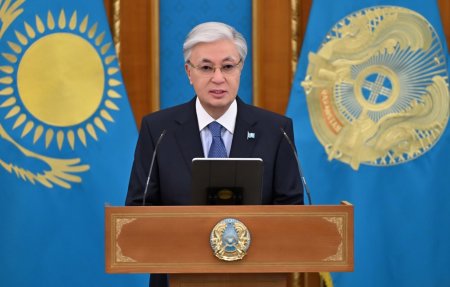 МЕМЛЕКЕТ БАСШЫСЫ ЭНЕРГЕТИКА САЛАСЫ ҚЫЗМЕТКЕРЛЕРІН КӘСІБИ МЕРЕКЕСІМЕН ҚҰТТЫҚТАДЫ