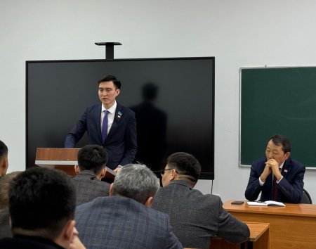 Депутат Мажилиса провел встречу со студентами в Шымкенте
