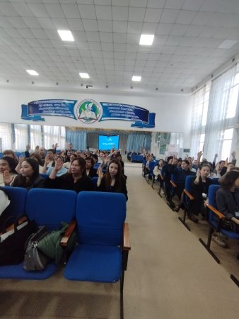 Ұстаздар мен сарапшылар Конституциялық реформаны талқылады