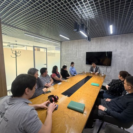 Жаңғыру жолындағы қадам: Шымкентте еңбек ұжымдарымен кездесу өтті