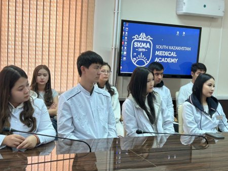 АКАДЕМИЯ ҰЖЫМЫНА ЖАҢА КОНСТИТУЦИЯНЫҢ МӘН-МАЗМҰНЫ ТҮСІНДІРІЛДІ