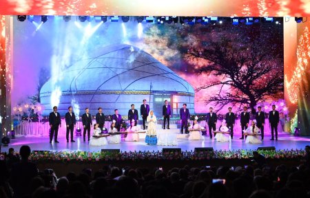 ХАЛЫҚАРАЛЫҚ ӘЙЕЛДЕР КҮНІНЕ ОРАЙ «АНА – ӘЛЕМНІҢ БЕСІГІ» АТТЫ САЛТАНАТТЫ ЖИЫН ӨТТІ