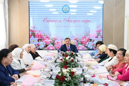 АЙМАҚ БАСШЫСЫ ӘЙЕЛ-АНАЛАРМЕН КЕЗДЕСТІ
