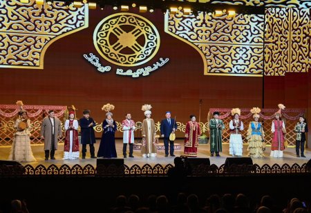 АЛМАСБЕК АЛМАТОВТЫҢ МЕРЕЙТОЙЫНА АРНАЛҒАН «ЖЫР КЕРУЕН» АТТЫ ШЫҒАРМАШЫЛЫҚ КЕШ ӨТТІ