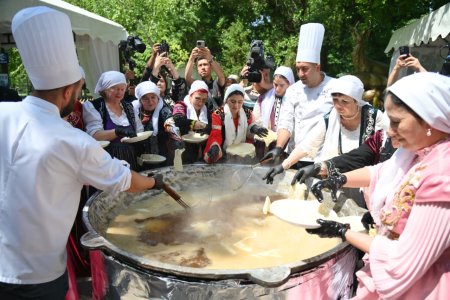 «БІРЛІК ДАСТАРХАНЫ»: В ШЫМКЕНТЕ СОСТОЯЛСЯ ФЕСТИВАЛЬ ЕДИНСТВА И СОГЛАСИЯ