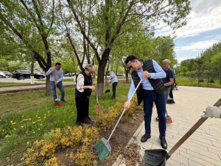 «Таза Қазақстан»: Астанада ескерткіштер аумағында тазалық жұмысы жүріп жатыр