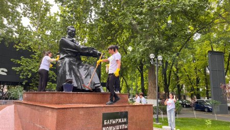 ШЫМКЕНТТЕГІ «ТАЗА ҚАЗАҚСТАН» АКЦИЯСЫ БАТЫРЛАРҒА ТАҒЗЫМ МЕН ҰЛТТЫҚ ҚҰНДЫЛЫҚТАРДЫ ҰЛЫҚТАУҒА ҰЛАСТЫ