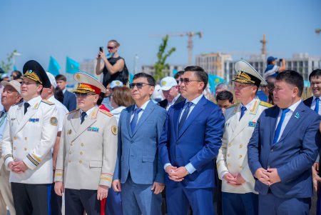 Символы независимости: жители Шымкента отметили государственный праздник