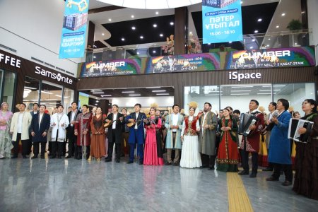 ШЫМКЕНТ: 100-ГЕ ЖУЫҚ ӨНЕРПАЗ АБАЙ ӘНДЕРІН ШЫРҚАДЫ