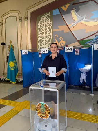 Директора театра, заслуженная артистка Казахстана Майры Мухамедкызы сделала свой выбор