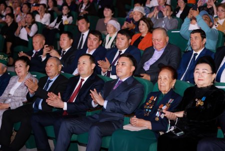 В ШЫМКЕНТЕ КО ДНЮ УЧИТЕЛЯ ЧЕСТВОВАЛИ ПЕДАГОГОВ