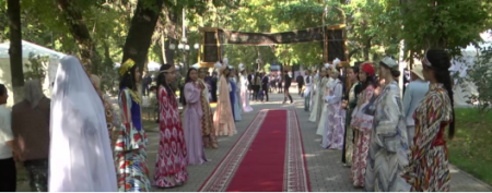 Шымкенттің Орталық саябағында өзбек мәдениеті мен дәстүрлері жарқырап жанды
