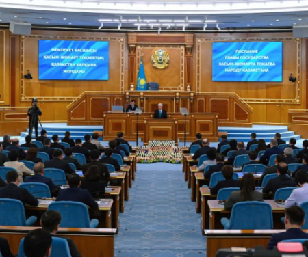 ИНКЛЮЗИВТІ БІЛІМ МЕН ҰСТАЗ МӘРТЕБЕСІ: ПРЕЗИДЕНТ БАЛАЛАРҒА ТЕҢ МҮМКІНДІК БЕРІП, МЕКТЕПТЕГІ ЖАУАПКЕРШІЛІКТІ АРТТЫРУДЫ ТАПСЫРДЫ